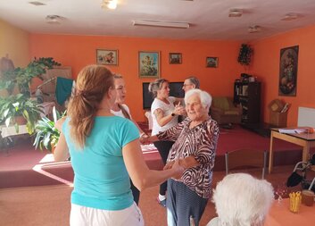 I s devíti křížky má stále chuť do tance