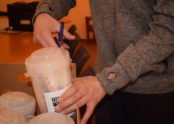 Počítání kasiček je v plném proudu