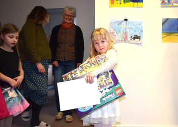 Slavnostní vernisáž představila díla malých umělců