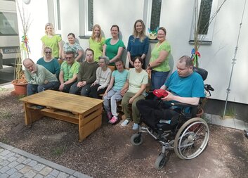 Šimon se oblékl do zelené