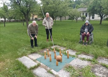 František koulel kuželky