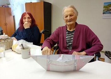 Spojení rukou, vody, lodí