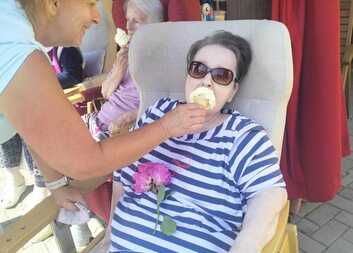 Slunečné odpoledne se zmrzlinou