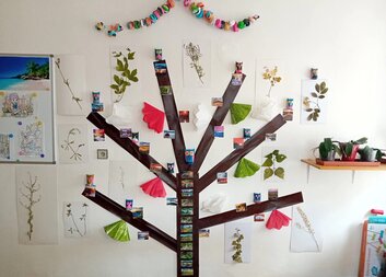 Dílnu zdobí strom vzpomínek