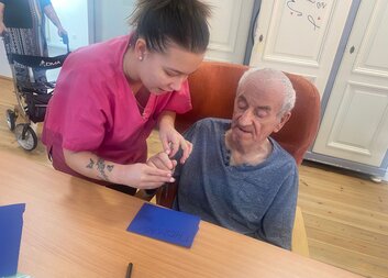 V domově se nezahálí